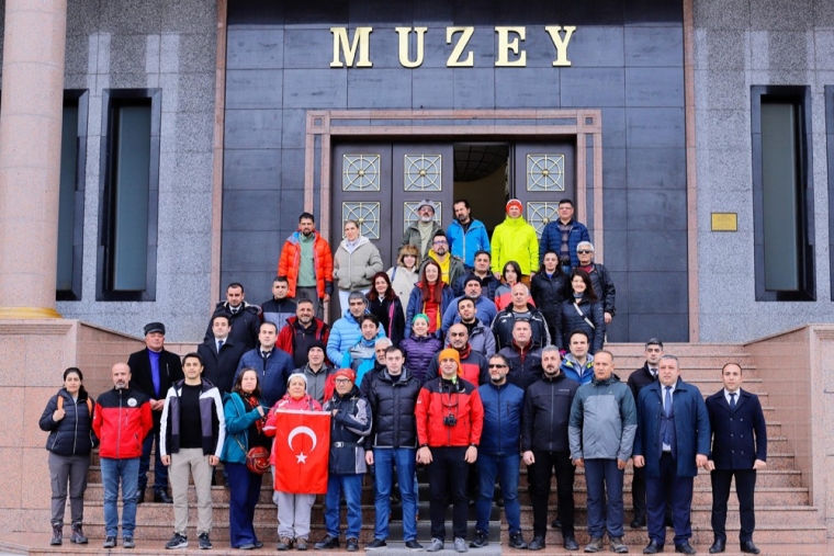 Tükiyəli alpinistlər Xocalı faciəsi qurbanlarının və Vətən müharibəsi şəhidlərinin xatirəsini Haçadağın zirvəsində andı