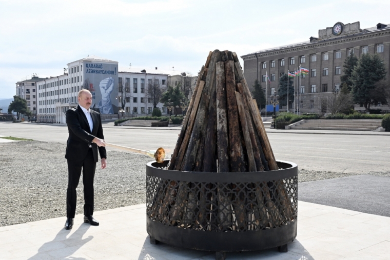 Prezident İlham Əliyev Xankəndi şəhərində Novruz tonqalını alovlandırıb və Azərbaycan xalqını bayram münasibətilə təbrik edib