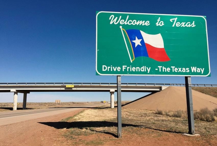 Texas Baydenin qərarlarına qarşı çıxdı