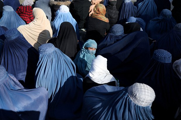 Talibandan qadınlara qarşı növbəti qadağa: Çöldə səs çıxarmaq olmaz!
