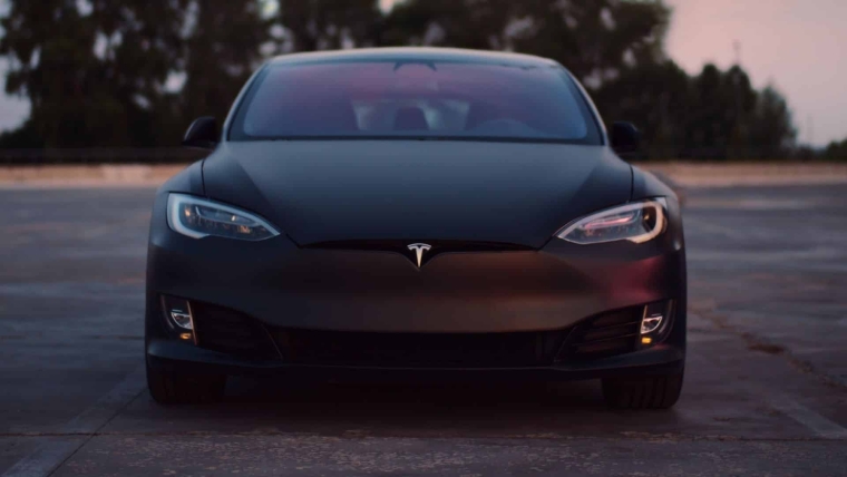 “Tesla”nın idxalına 100% rüsum tətbiq ediləcək