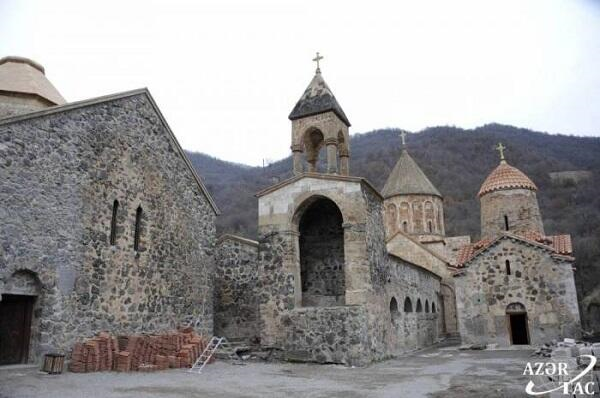 Xarici diplomatlar Xudavəng monastırında olublar