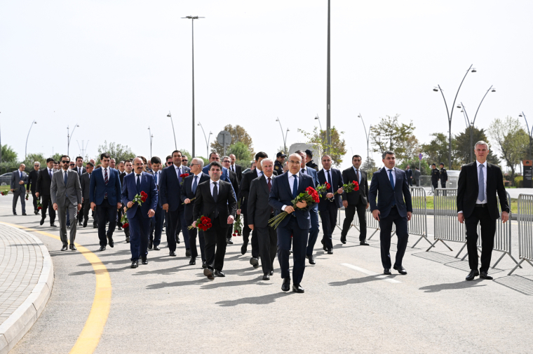 İqtisadiyyat Nazirliyinin kollektivi Zəfər Parkında olub