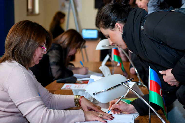 Salyanda ahıllar da seçkidə fəal iştirak edir