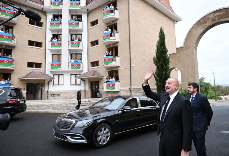 Prezident İlham Əliyev Xankəndidə Qarabağ Universitetinin tələbə yataqxanasının təmirdən sonra açılışında iştirak edib YENİLƏNİB