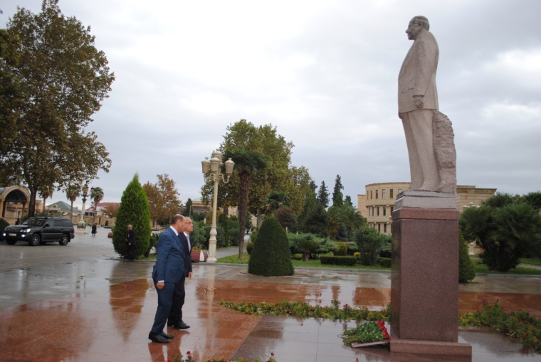 Dövlət Agentliyinin sədri vətəndaşların müraciətlərini dinləyib