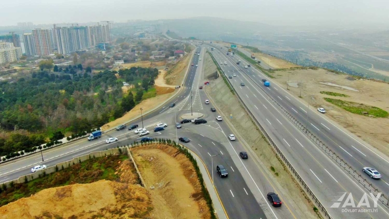 Nazim Hikmət küçəsindən Dairəvi yola çıxışda genişləndirmə işləri aparılıb 