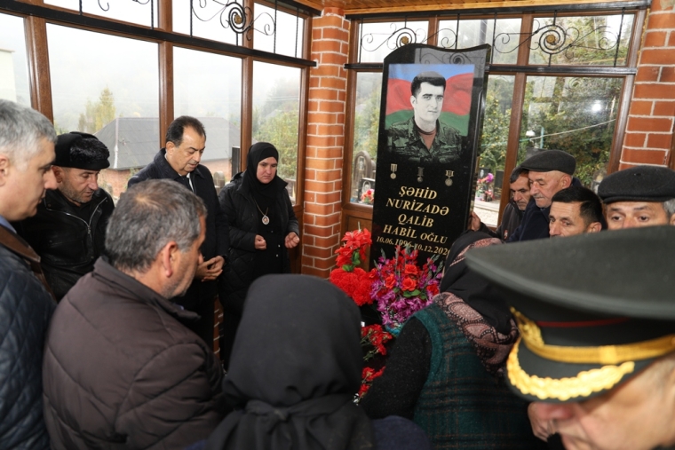 Taleh Qaraşov Vətən müharibəsi şəhidi Qalib Nurizadənin məzarını ziyarət edib