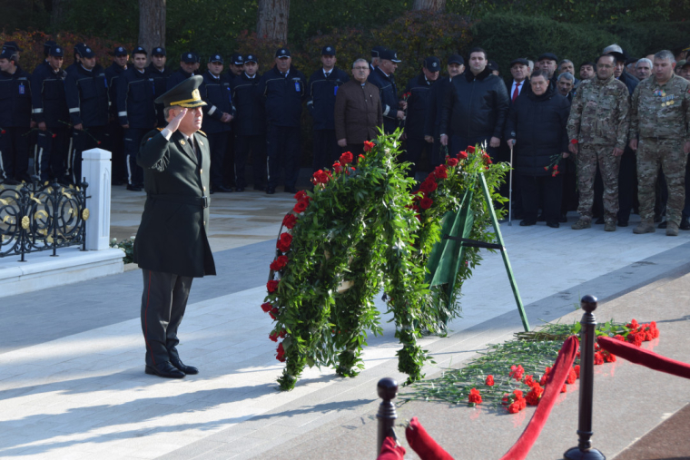 Respublika Veteranlar Təşkilatının əməkdaşları Ümummilli lider Heydər Əliyevin məzarını ziyarət ediblər