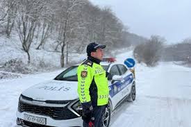 Dövlət Yol Polisi qarın yollarda yarada biləcəyi fəsadlarla bağlı xəbərdarlıq etdi