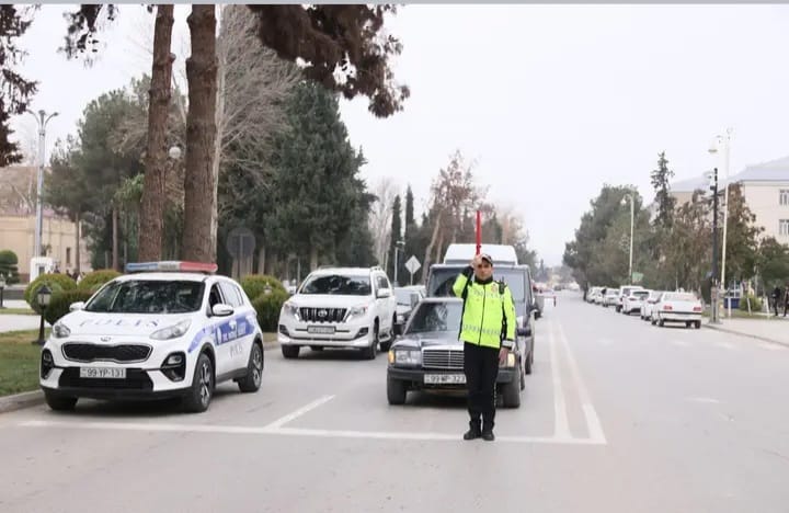 Azərbaycan Hava Yolları " QSC yə məxsus sərnişin təyyarəsinin qəzaya uğraması nəticəsində həlak olanların xatirəsi Şirvanda  bir dəqiqəlik sükutla yad edildi Foto