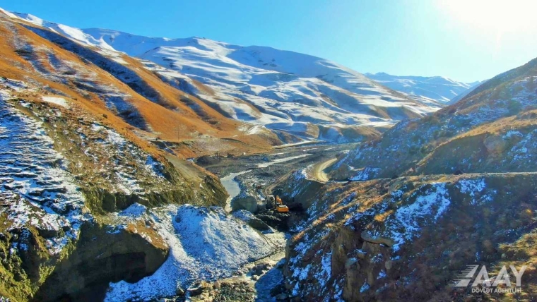 Quba-Xınalıq yolunda yeni körpünün inşası davam etdirilir  FOTO