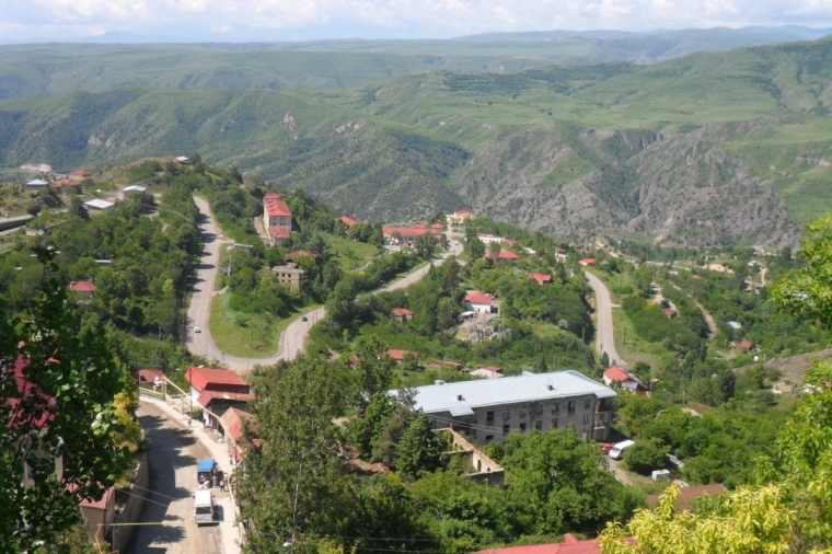 Laçın atəşə tutulub