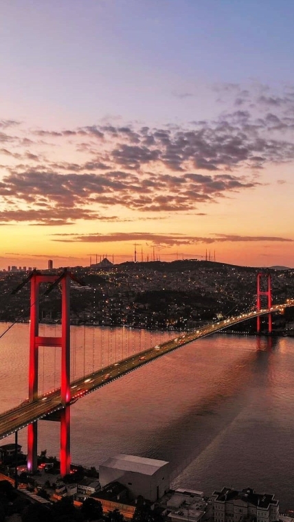 İki qitəni birləşdirən gözəlliklər adasının incisi -İstanbul