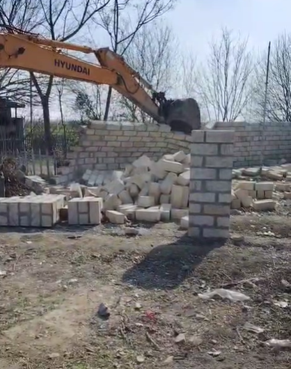 Fövqəladə Hallar Nazirliyi tərəfindən daha bir qanunsuz tikili sökülüb (video, foto)