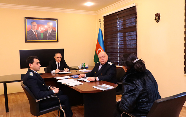 Baş prokuror Xəzərdə vətəndaşları qəbul edib