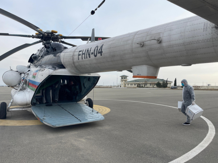 FHN-in helikopteri ilə vəhşi heyvanların peyvəndləməsi aparılıb (video, foto)