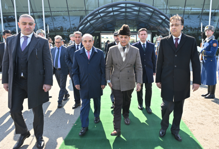 Şahbaz Şərifin səfəri başa çatıb