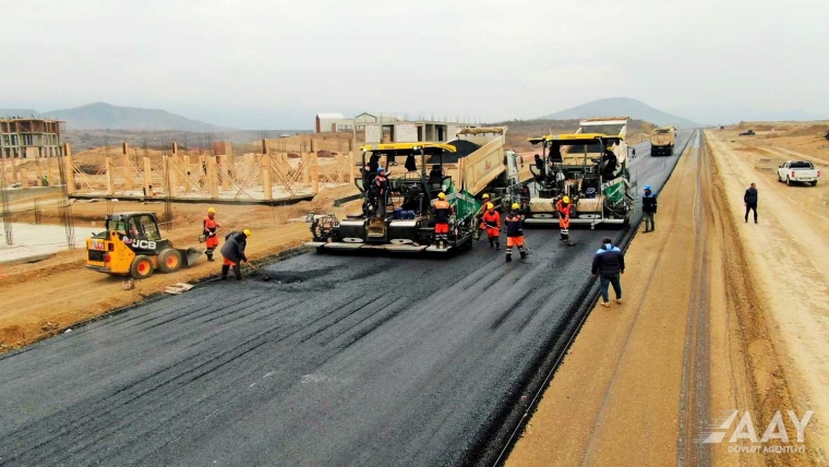 Füzuli şəhərinin daxili yollarının tikintisi sürətlə və keyfiyyətlə icra olunur  VİDEO/FOTO