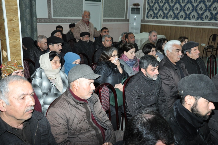 Biləsuvar Rayon İcra Hakimiyyətinin başçısı Faiq Qürbətov Bağbanlar kəndində səyyar qəbul keçirib