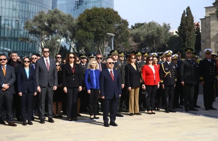 Çanaqqala Zəfərinin 110-cu ildönümü münasibətilə Bakıdakı “Türk şəhidliyi” abidəsi ziyarət olunub   