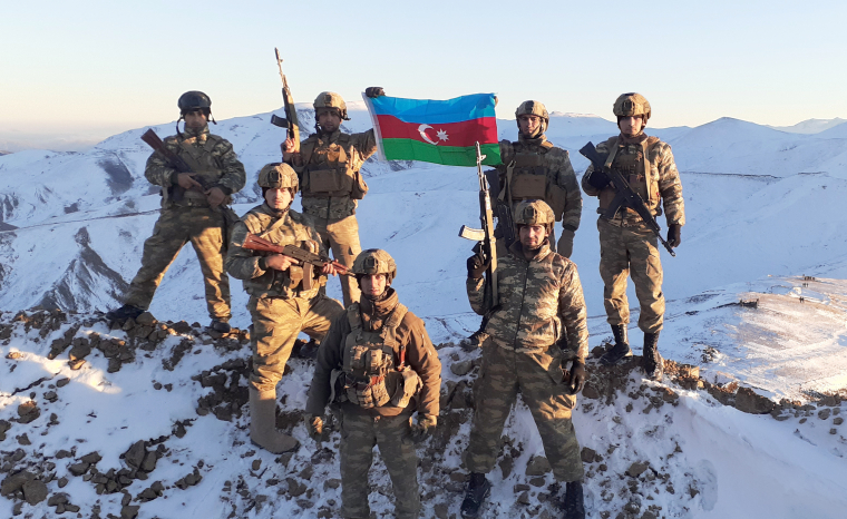 VƏTƏNİN, DÖVLƏTÇİLİYİN, TƏHLÜKƏSİZLİYİN KEŞİYİNDƏ FƏDAKAR XİDMƏT