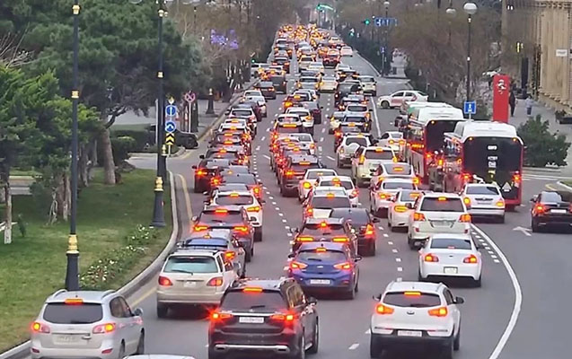 38 küçə və prospektdə "yaşıl dalğa" əmri verilib - SİYAHI