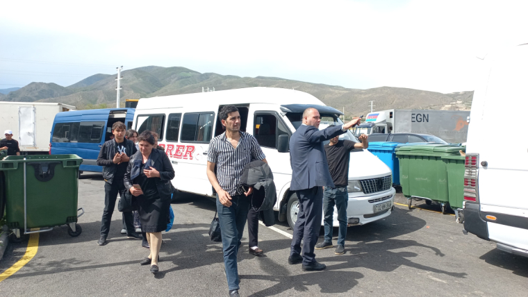 53 ailədən ibarət növbəti köç karvanı Suqovuşan kəndinə çatıb