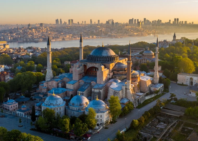 İstanbulun simvollarından biri – minillik tarixi olan Ayasofya məscidi