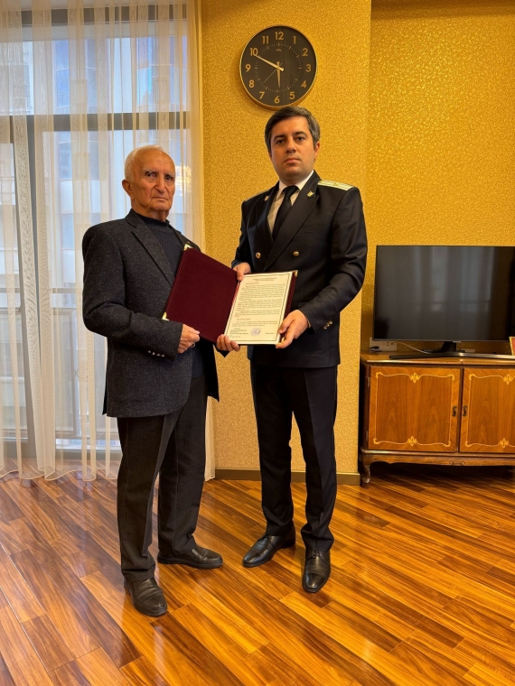 Prokurorluğun veteranı təbrik edilib