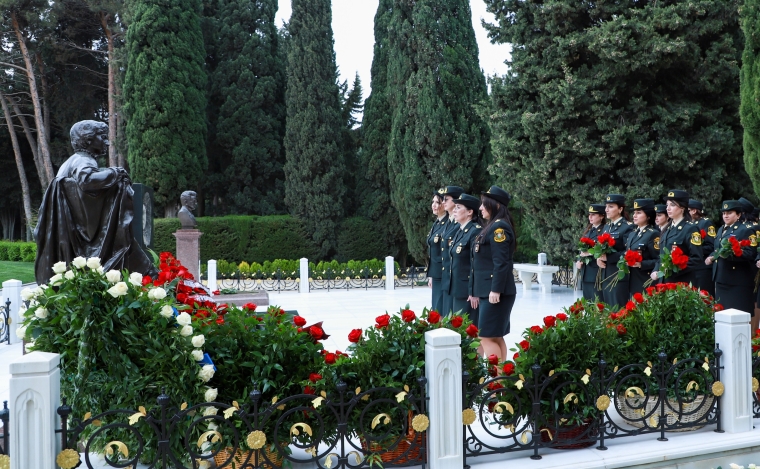 Dövlət Xidmətinin qadın hərbi qulluqçuları Zərifə Əliyevanı yad ediblər