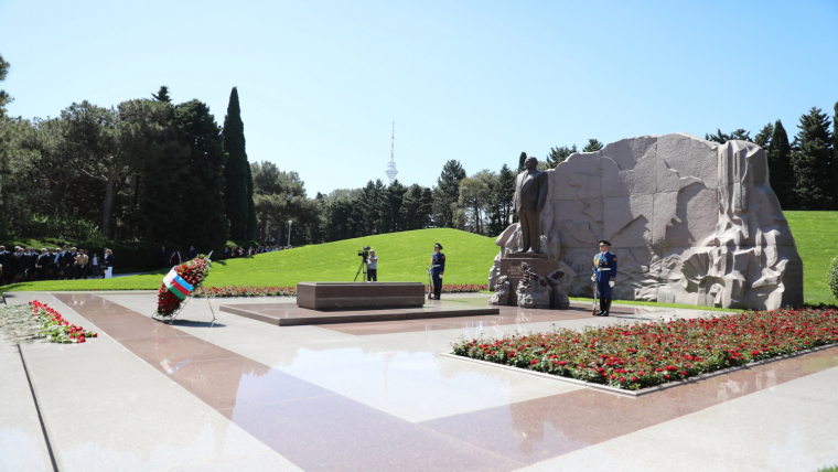 Ulu öndər Heydər Əliyevin əziz xatirəsi yad edilib 