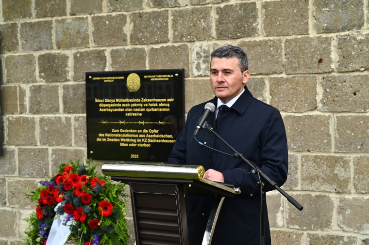 Zaksenhauzen əsir düşərgəsində azərbaycanlı əsirlərə həsr edilmiş xatirə lövhəsi açılıb