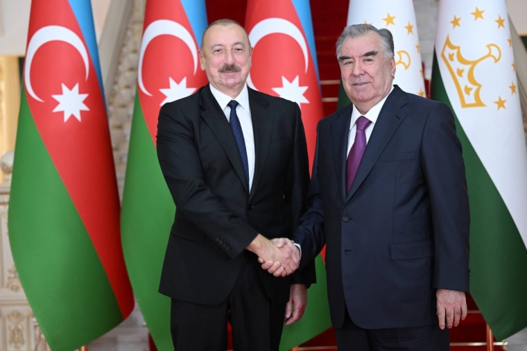 Tacikistan Respublikasının Prezidenti Emoməli Rəhmondan
