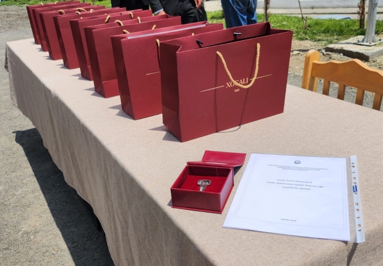 Bəylik kəndinin sakinlərinə evlərin açarları təqdim edilib