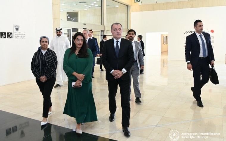 Azərbaycanın xarici işlər naziri Ceyhun Bayramov Bəhreynə rəsmi səfəri çərçivəsində bu ölkənin Xarici İşlər Nazirliyinin “Əl-Madar” mərkəzində