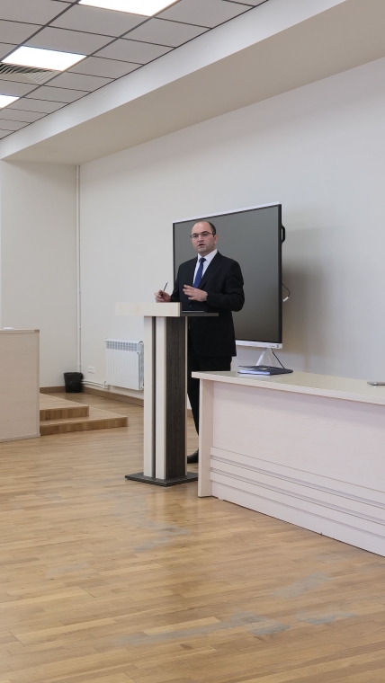 Baş Prokurorluğun əməkdaşı Qarabağ Universitetinin tələbələri ilə görüşüb