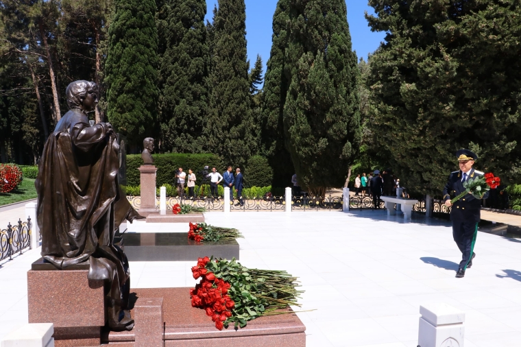 Prokurorluq əməkdaşları Fəxri Xiyabanı ziyarət edib