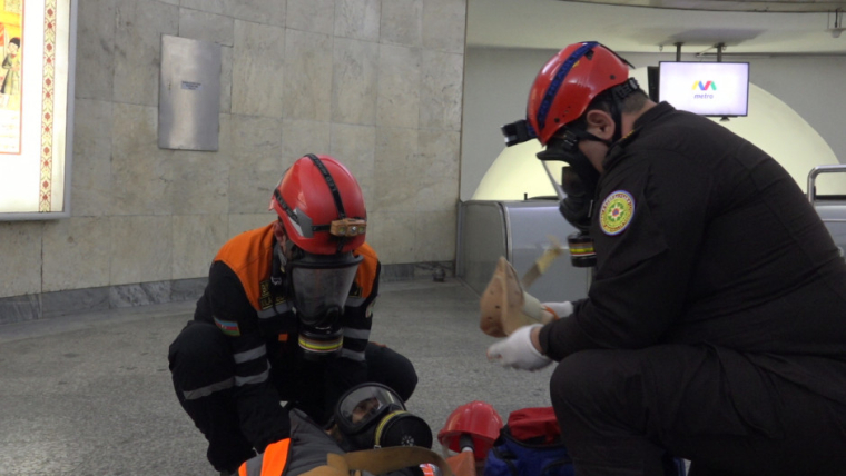 Fövqəladə Hallar Nazirliyi tərəfindən metroda təlim keçirilib (video, foto)