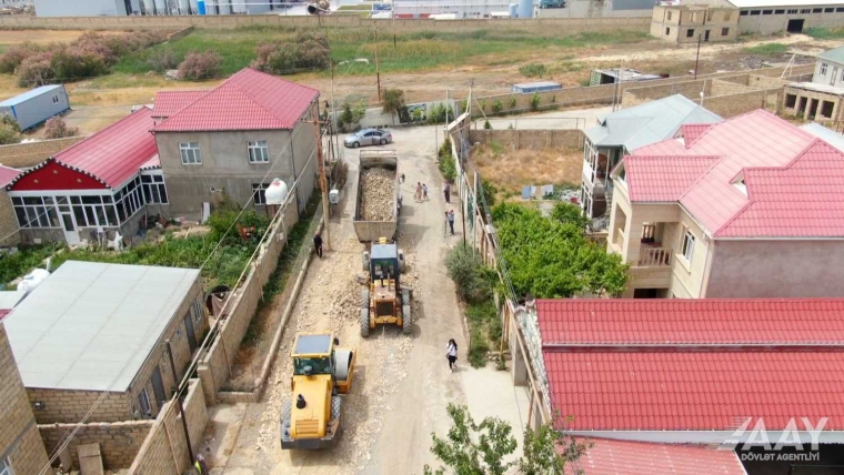 Hökməli qəsəbəsində şəhidlərin adlarını daşıyan 2 küçədə təmir işləri aparılır VİDEO/FOTO