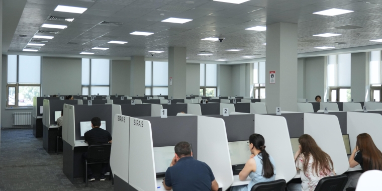 Ədliyyə orqanlarına qulluğa qəbulla bağlı test imtahanı keçirilib