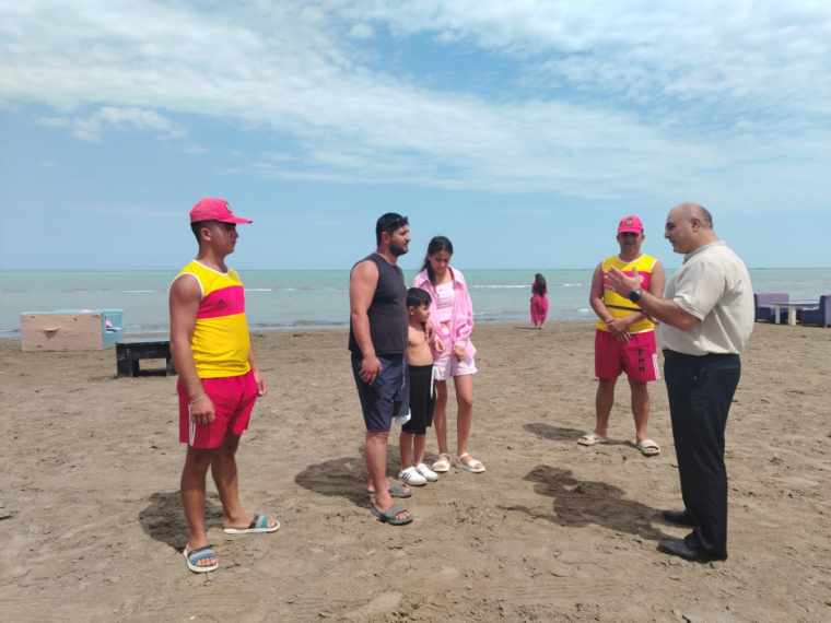 FHN-in Sumqayıt Regional Mərkəzi çimərliklərdə maarifləndirmə tədbirlərini davam etdirir