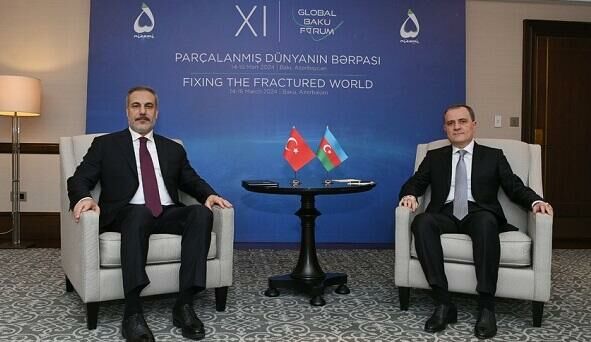 Ceyhun Bayramov Hakan Fidanla danışıb
