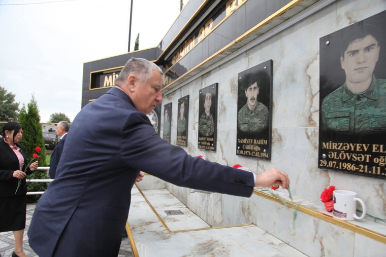 Məşhur Məmmədov Miyankü kəndinin şəhid ailələri ilə görüşüb