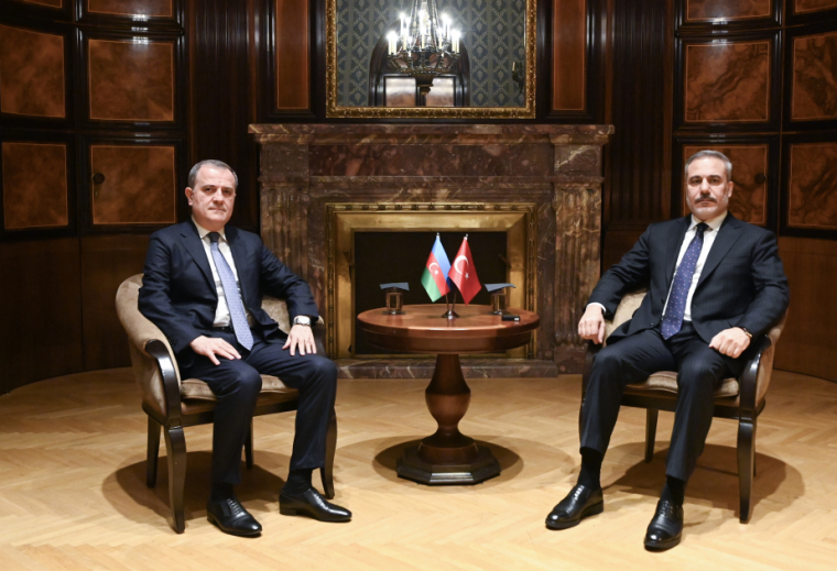 Azərbaycan və Türkiyə XİN rəsmiləri ikitərəfli və regional məsələləri müzakirə ediblər