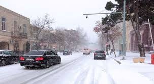 Yolların qardan və buzdan təmizlənməsi işləri davam etdirilir