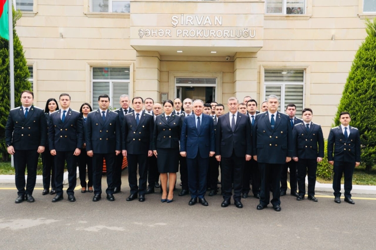 Baş prokuror Şirvan şəhərində vətəndaşları qəbul edib
