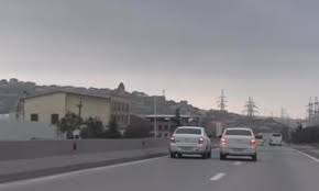 Yolda sürət yarışı təşkil edən sürücülər saxlanıldı