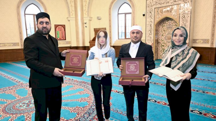 Leyla Əliyeva və Alena Əliyeva Cümə məscidini ziyarət ediblər