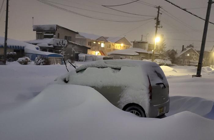 Yaponiyada qar fırtınası davam edir 